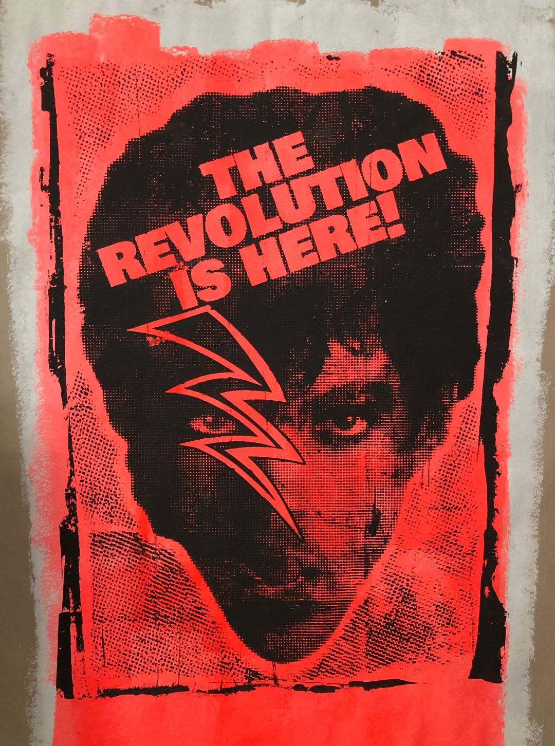 Hand printed on 300 g/m2 – rough recycling paper size 100x150 cm, black & red fluorescent paint